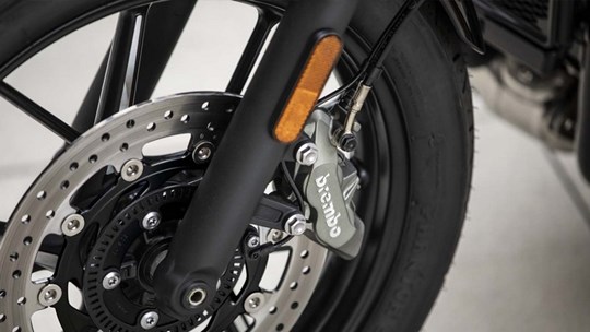 Nuovi freni anteriori Brembo