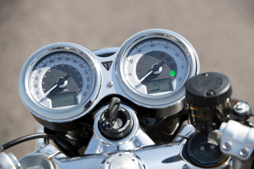 Thruxton RS