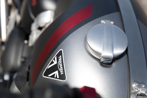 Thruxton RS
